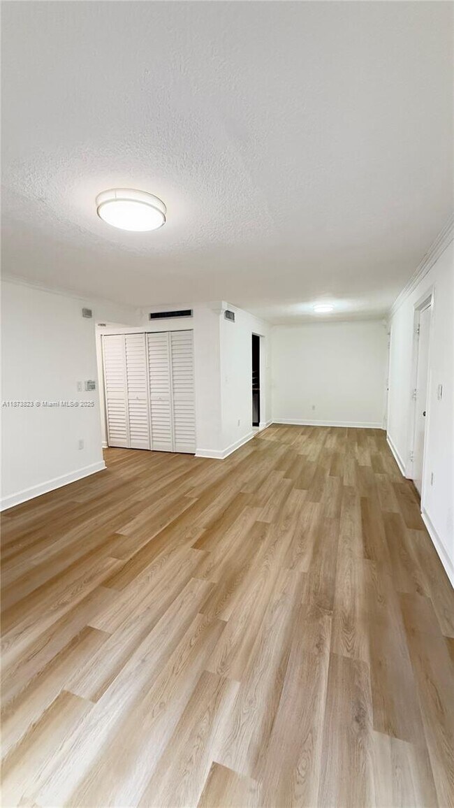 Building Photo - 7121 Miami Lakes Dr