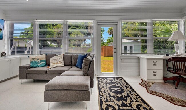 Building Photo - 310 30th St