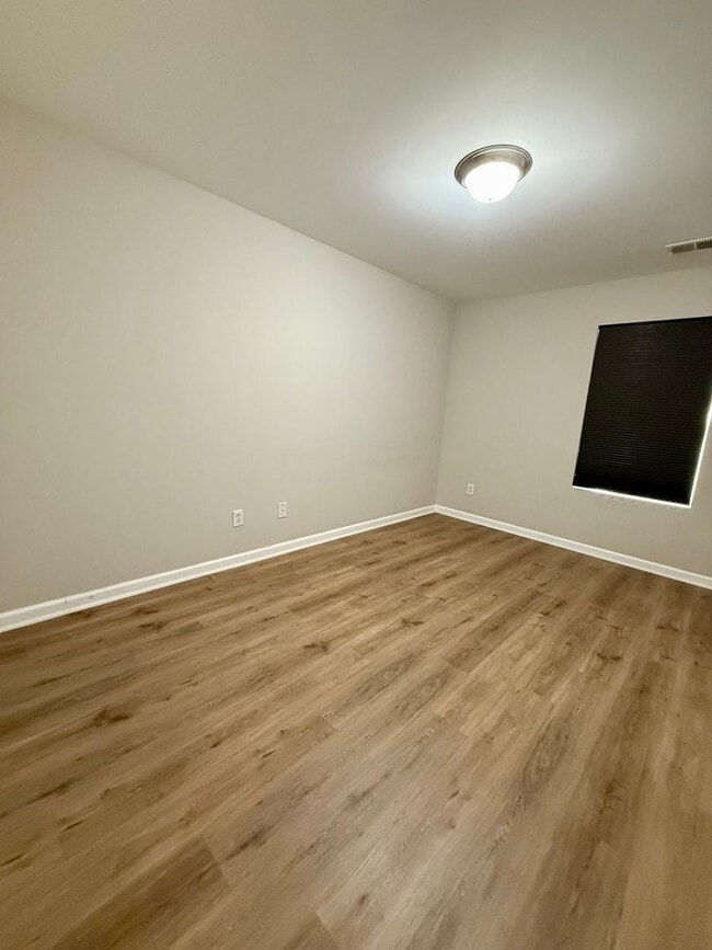 Building Photo - Great Oakwood Location- 3 bedroom, 2.5 bat...