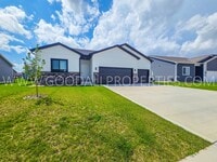 Building Photo - Newer 4 Bedroom, 3 Bath 3 car garage Home in Waukee with a 3-Car Garage !