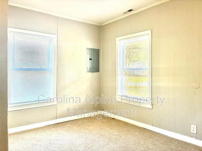 Building Photo - 1508 W Walnut Ave