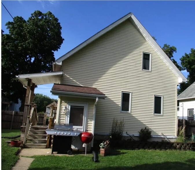 Building Photo - 1621 13th Ave