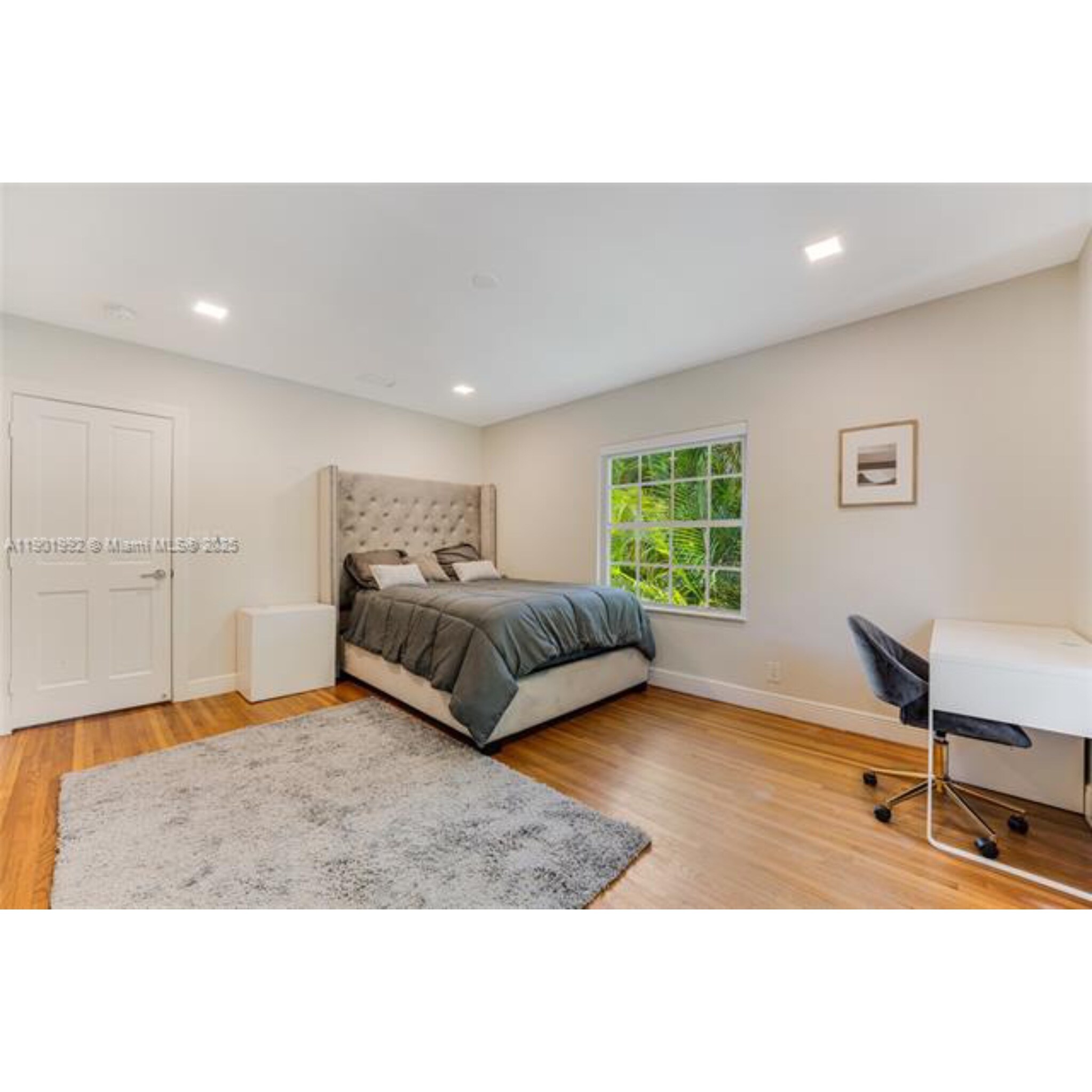 Building Photo - 140 N Hibiscus Dr