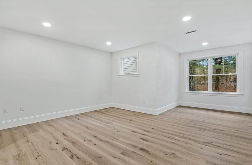 Building Photo - 19 Lily Pond Ln