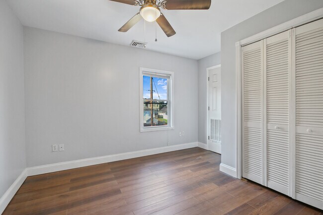 Building Photo - 1202 W Elm St