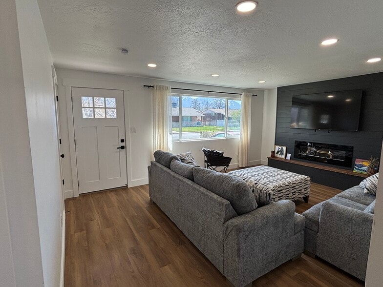 Building Photo - 954 S 100 W