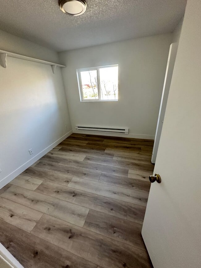 Building Photo - Farm-Style 3-Bedroom, 1-Bathroom Home- Rea...