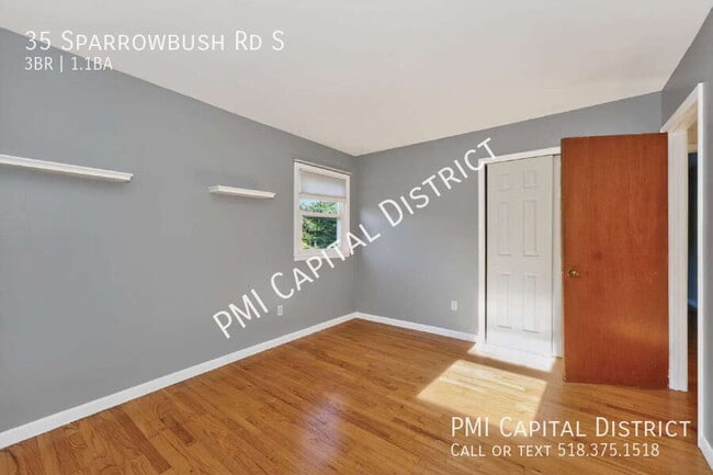 Building Photo - 35 Sparrowbush Rd S