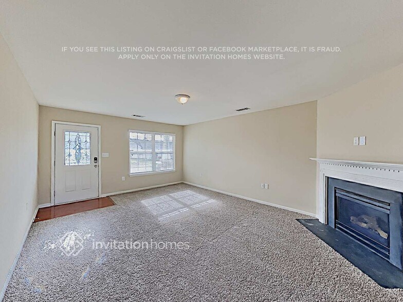 Building Photo - 2942 Village Center Dr