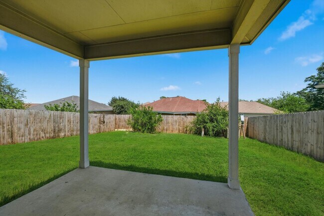 Building Photo - 4BR Home with Open Living Area & Included Appliances
