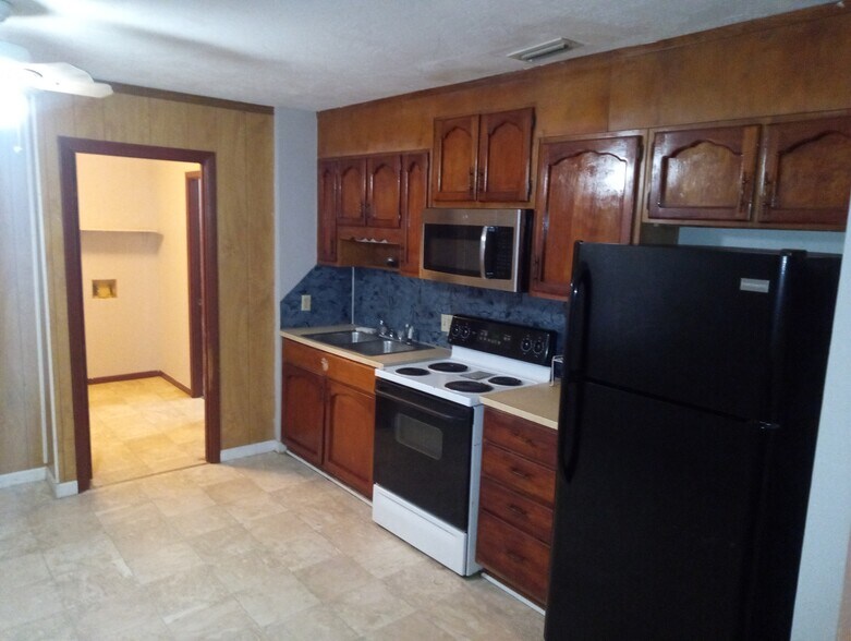 kitchen - 3303 Peaceway Dr