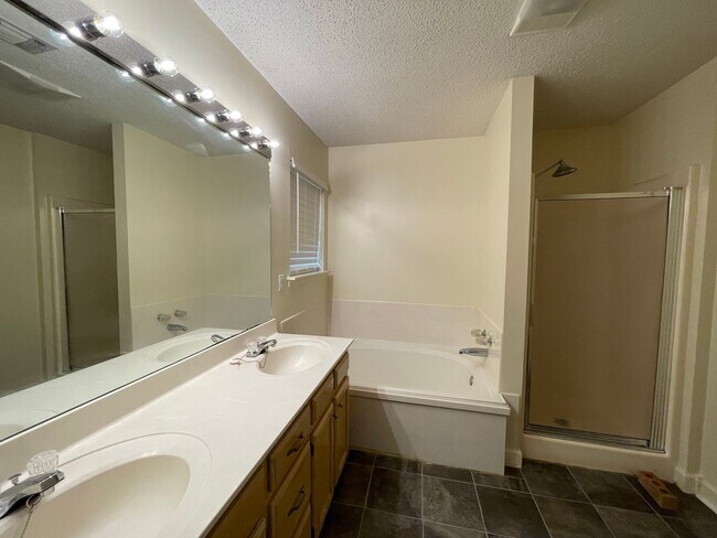 Building Photo - Beautiful 3BR Home in Summer Crossing