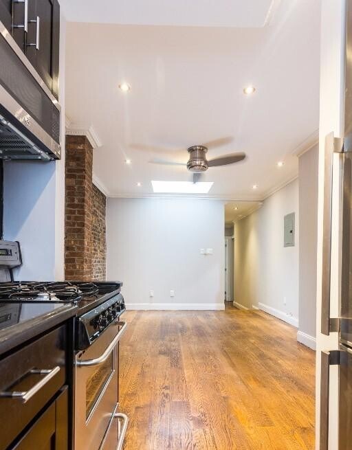 Building Photo - 437 W 53rd St