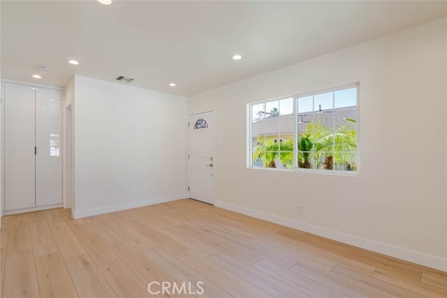 Building Photo - 320 E Dryden St