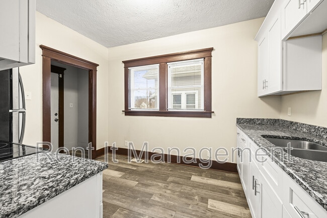 Building Photo - 2816 N 19th Ave