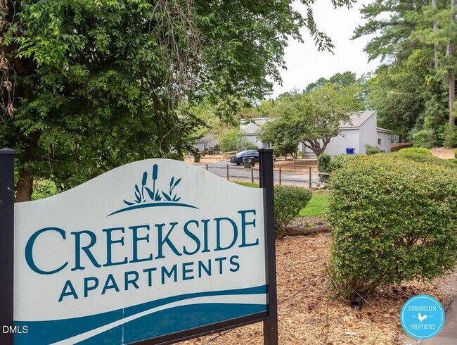 Building Photo - 20 Creekside Cir