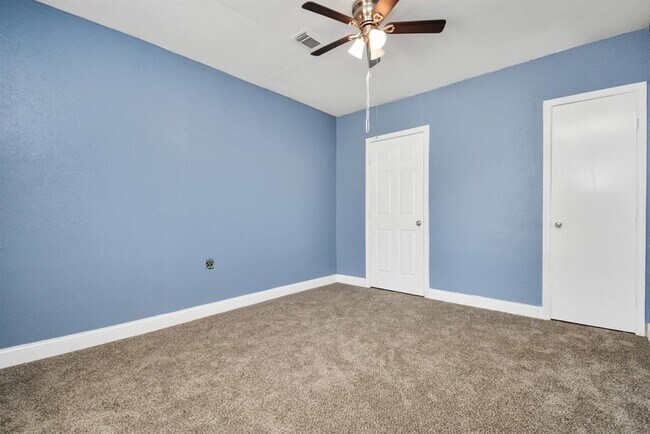 Building Photo - 1404 Briarwood Dr