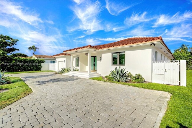 Building Photo - 555 SW 27th Rd