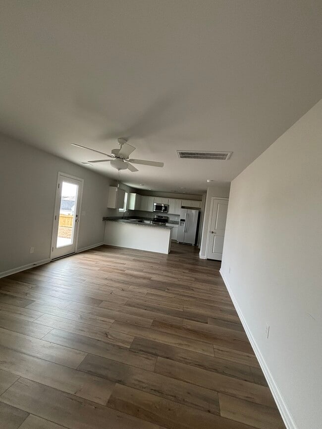 Building Photo - 364 Hardwick Dr