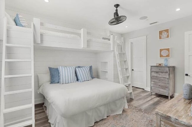 Building Photo - 157 S Arnold Rd