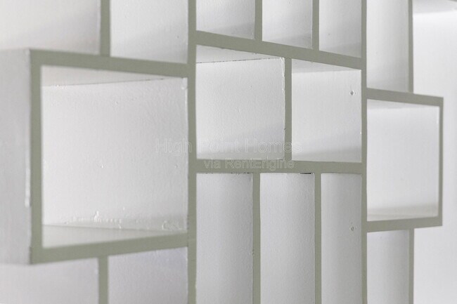 Building Photo - 7742 Holiday Hills Cir