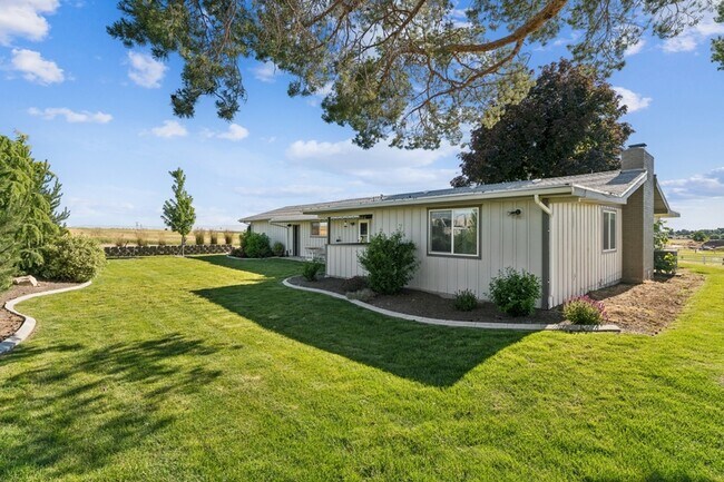 Building Photo - 10996 Willis Rd