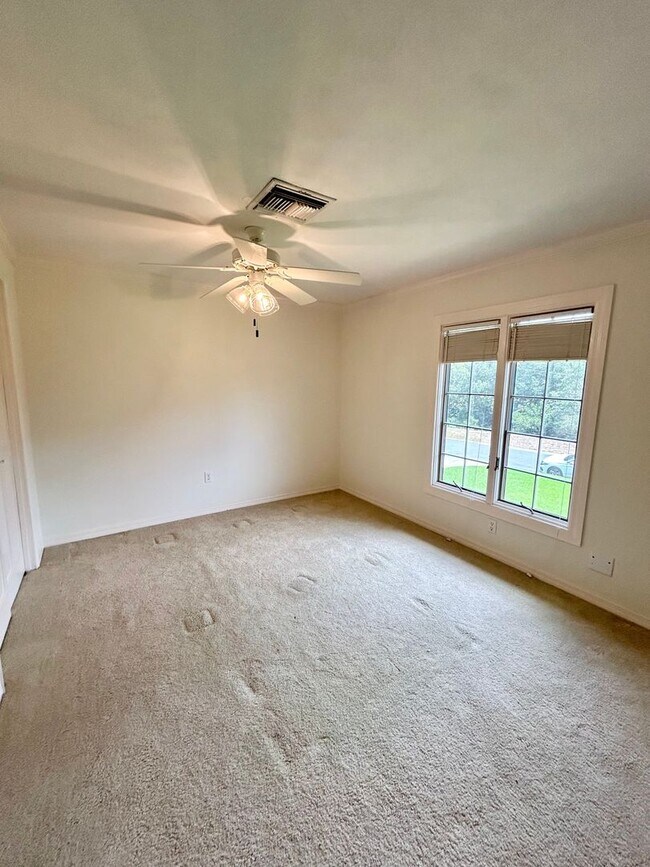 Building Photo - Classic waterfront Snell Isle Estates 3 Bed 2.5 Bath Home with private dock!