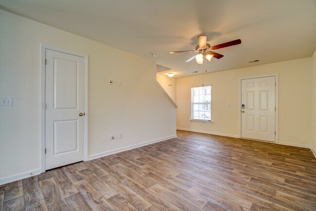 Building Photo - 3 BR, 2.5 BA., 2 Car Garage in Boiling Springs, Near I-85