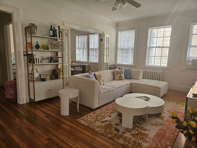 Building Photo - 77 Martin St