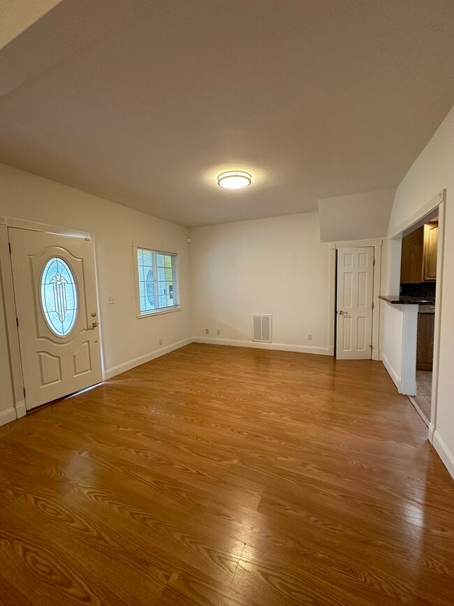 Building Photo - 123 Euclid Ave