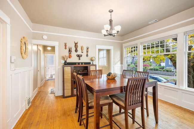 Building Photo - 720 NE 47th St