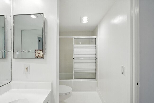 Building Photo - 3850 Oaks Clubhouse Dr