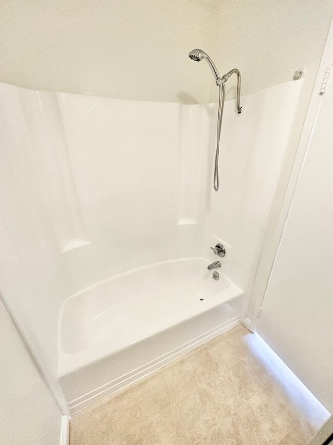 Building Photo - Spacious 1 Bedroom Condo on PCH