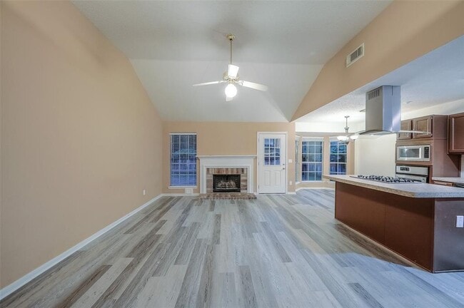 Building Photo - 143 W Village Knoll Cir