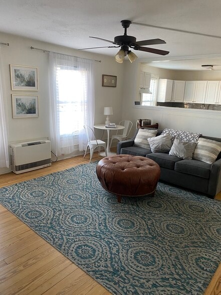 Living room - 10 Pine St