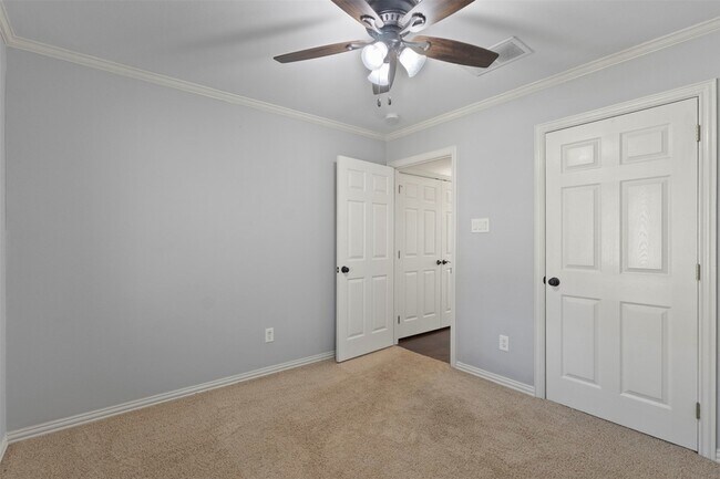 Building Photo - 403 Carolota Ln