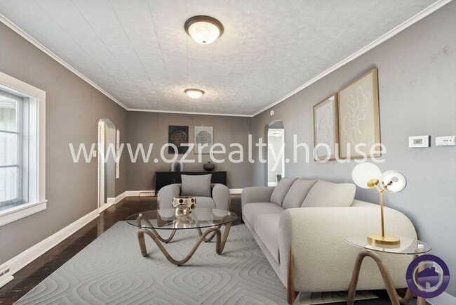 Building Photo - 1647 Eleanor Ave