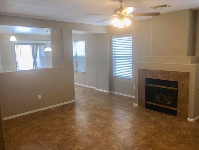 Building Photo - 3-bedroom, 2-bath on oversized lot