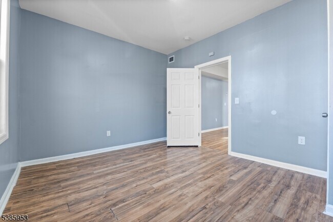 Primary Photo - 302 Clinton Pl