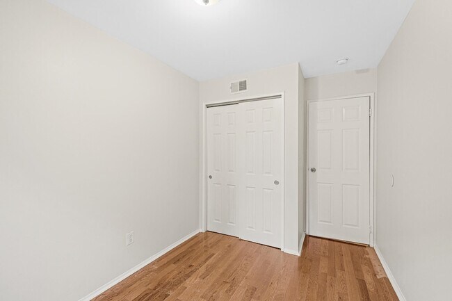 Building Photo - 560 Bramhall Ave