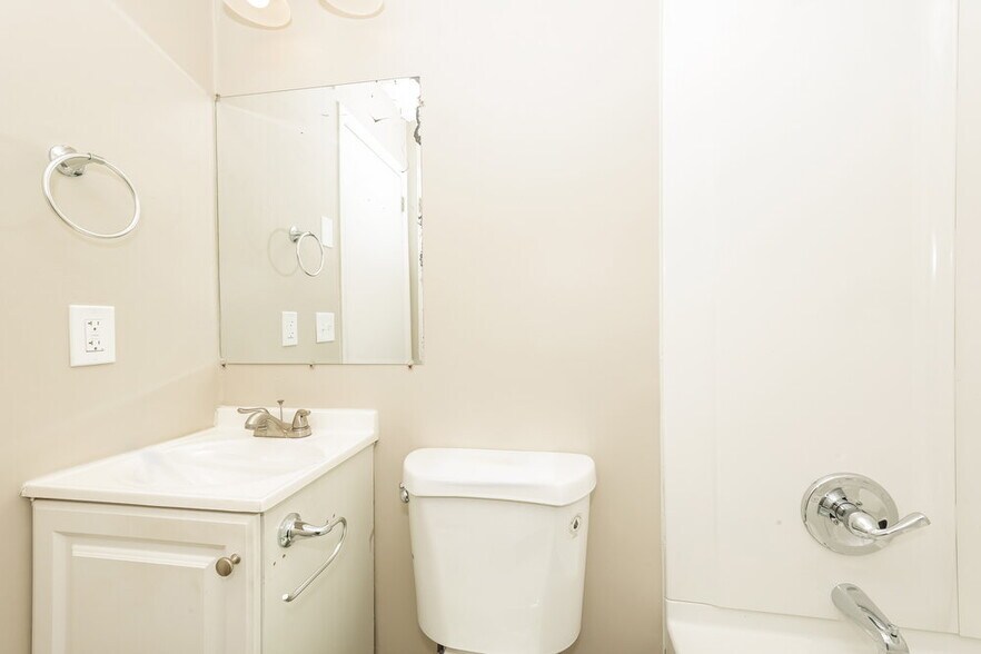 Building Photo - 111 Ridgeview Ct