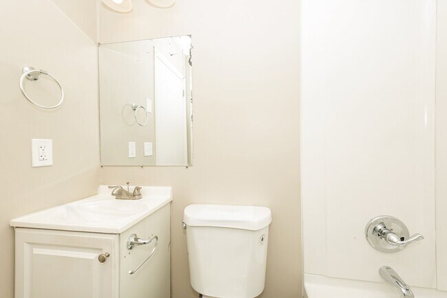 Building Photo - 111 Ridgeview Ct