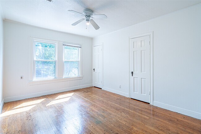 Building Photo - 3210 Oakdale St