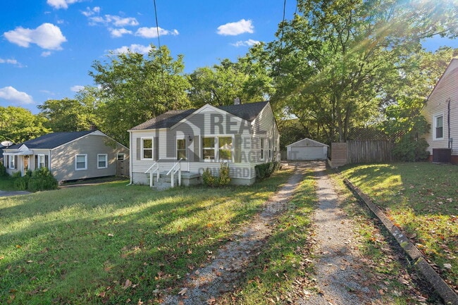 Building Photo - 2009 Oakwood Ave