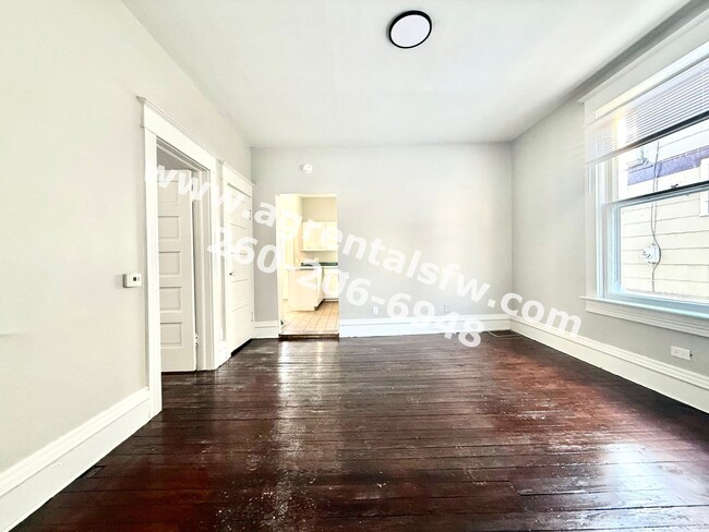 Building Photo - 3 Bedroom House