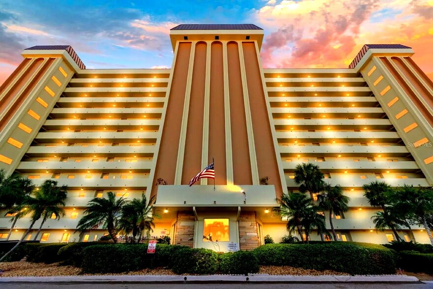 Building Photo - 4550 Cove Cir