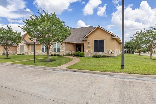 Building Photo - 3800 Black Hawk Ln