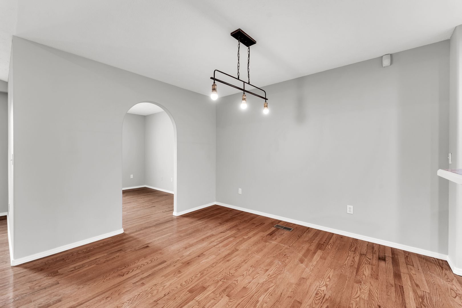 Building Photo - 709 E Apple Ridge