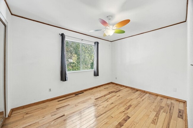 Building Photo - 4 Bedroom, 2 bathroom Located Close to Pikes Peak Community College!