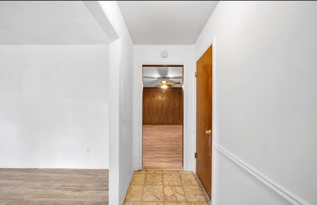 Building Photo - 8447 Sterlingshire St